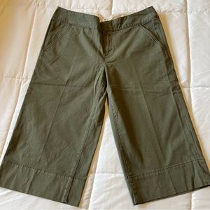 Banana Republic NWT khaki (6) crop pants 17” inseam 98%/2% cotton/spandex